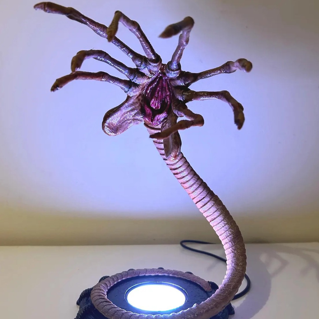 エイリアンフェイスハガーランプナイトライト、LEDライト付き - Lighting Decoration Ideas のレビューと価格